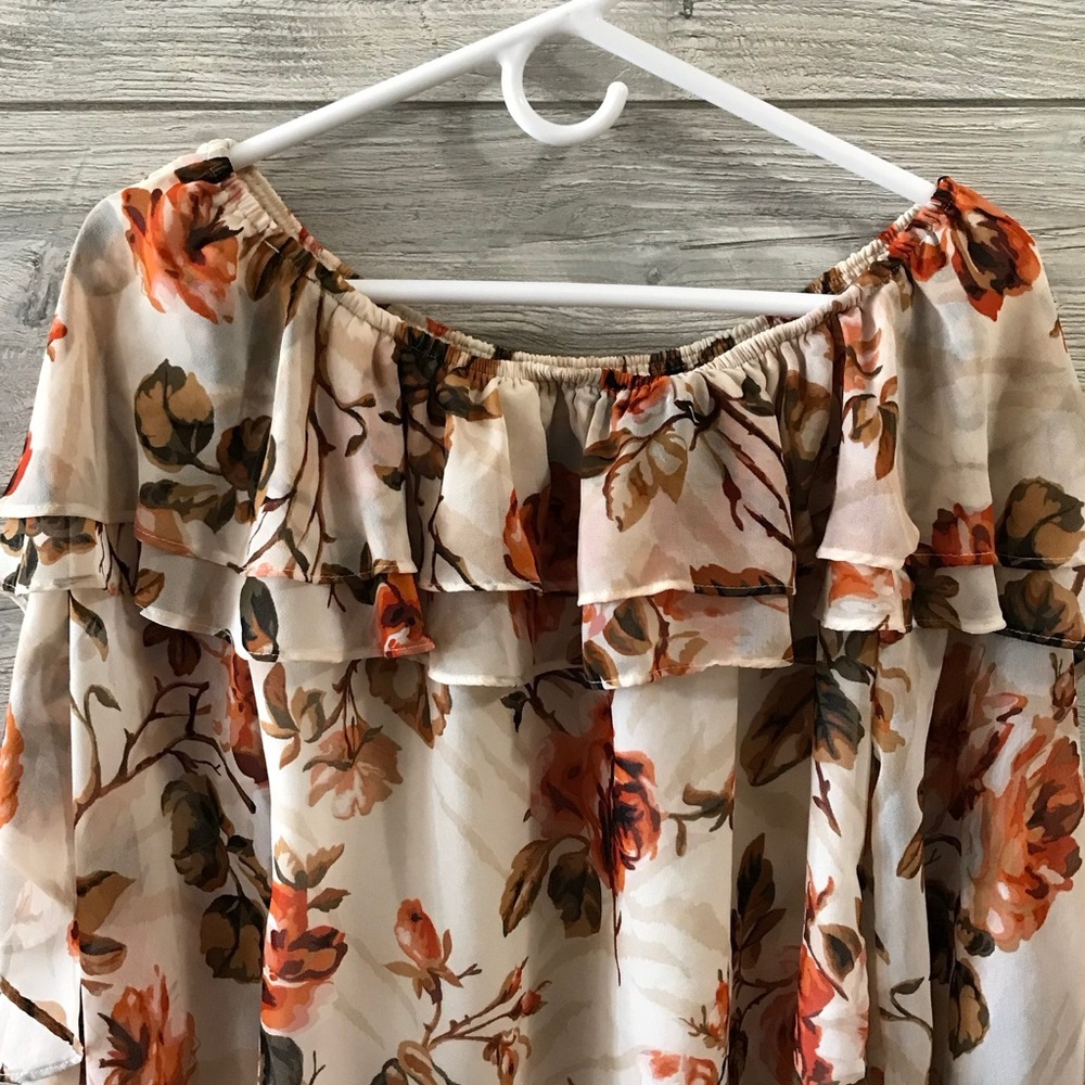White House Black Market Floral Ruffle Blouse - Picture 2 of 8